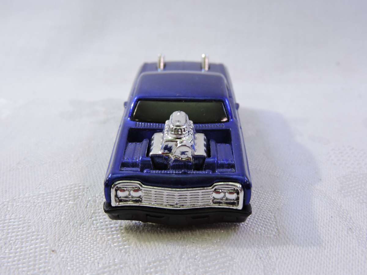Hot Wheels CHEVY CHEVROLET Impala ( Blue )