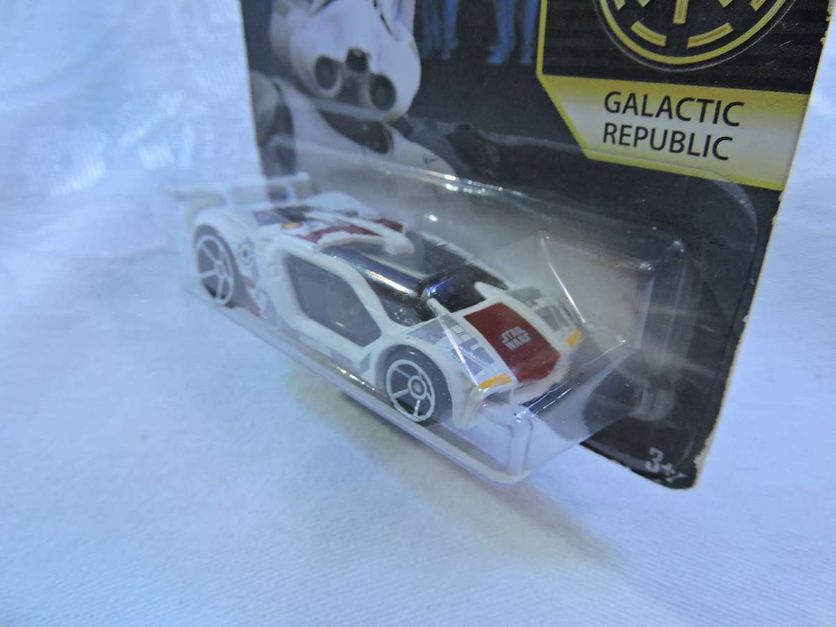 Hot Wheels IMPAVIDO 1 (White) Galactic Republic  STAR WARS Long Card 3/8 Disney