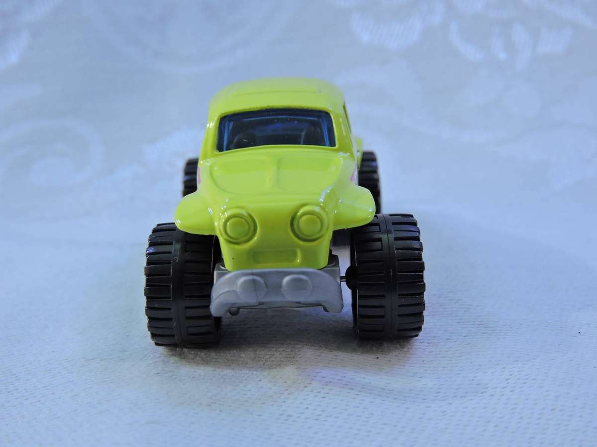 Matchbox VW VOLKSWAGEN Beetle 4X4  ( Lime Green )  like Hot Wheels