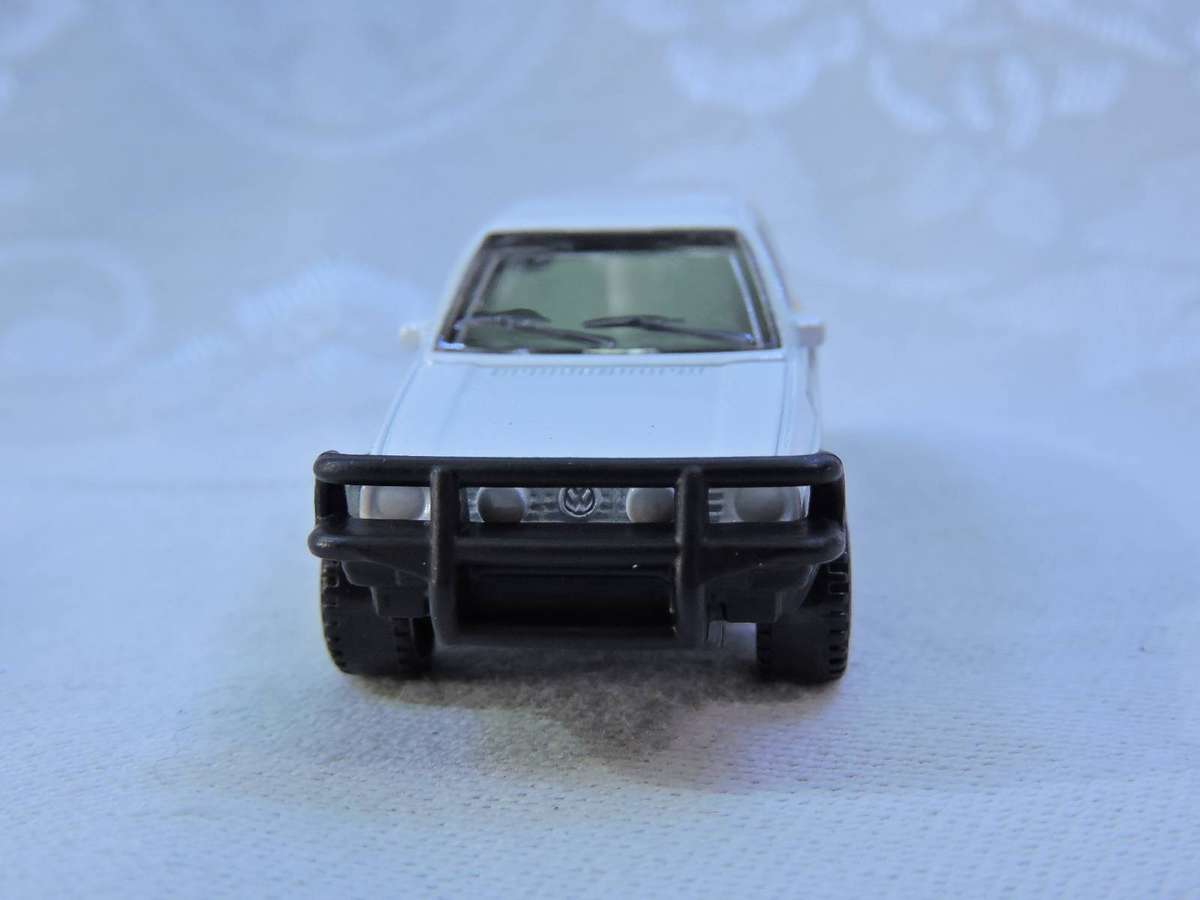 Matchbox VW VOLKSWAGEN Golf ( White #90 )  like Hot Wheels
