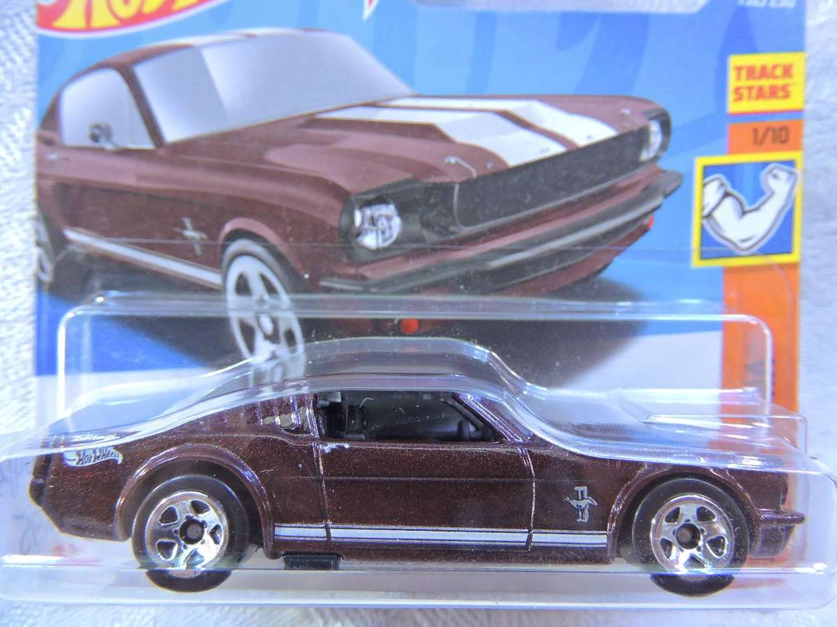 Hot Wheels FORD Mustang 2+2 Fastback ( Plum / Brown ) Muscle Mania