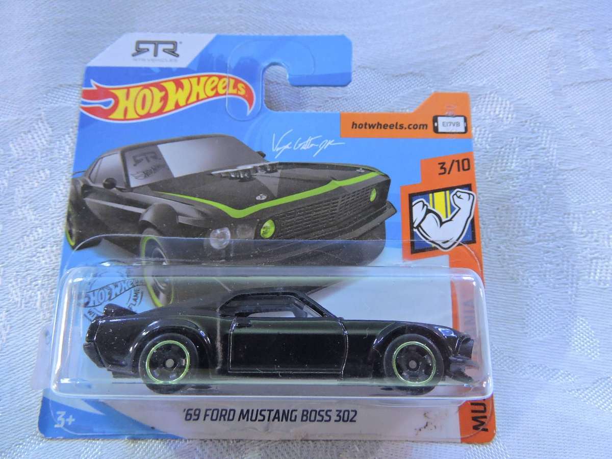 Hot Wheels FORD Mustang Boss 302 ( Black green stripe ) Muscle Mania
