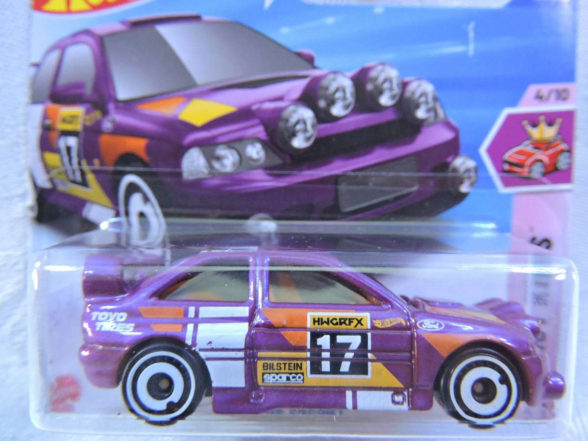 Hot Wheels FORD Escort  ( Purple ) Compact Kings