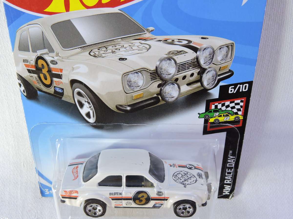 Hot Wheels FORD ESCORT RS1600  ( Whit Gum Ball 3000 ) Long card
