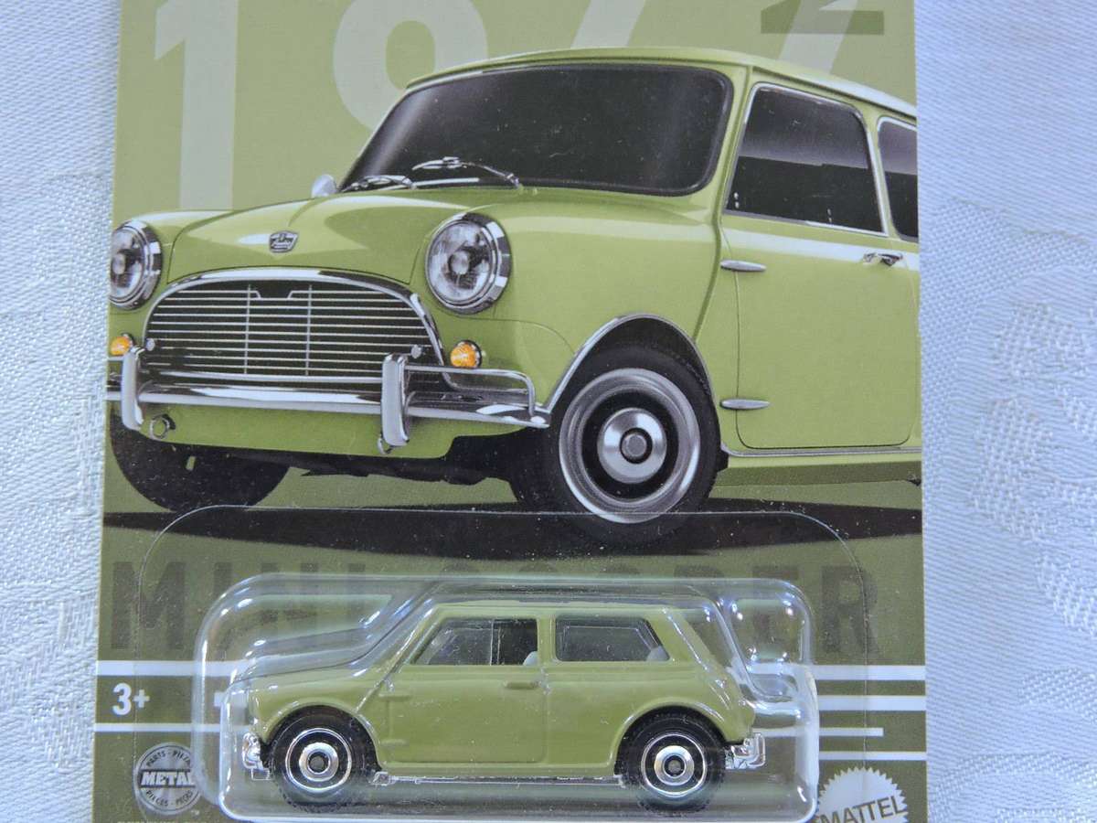 Matchbox AUSTIN MINI Cooper 1964 ( Green ) Long Card   Like Hot Wheels