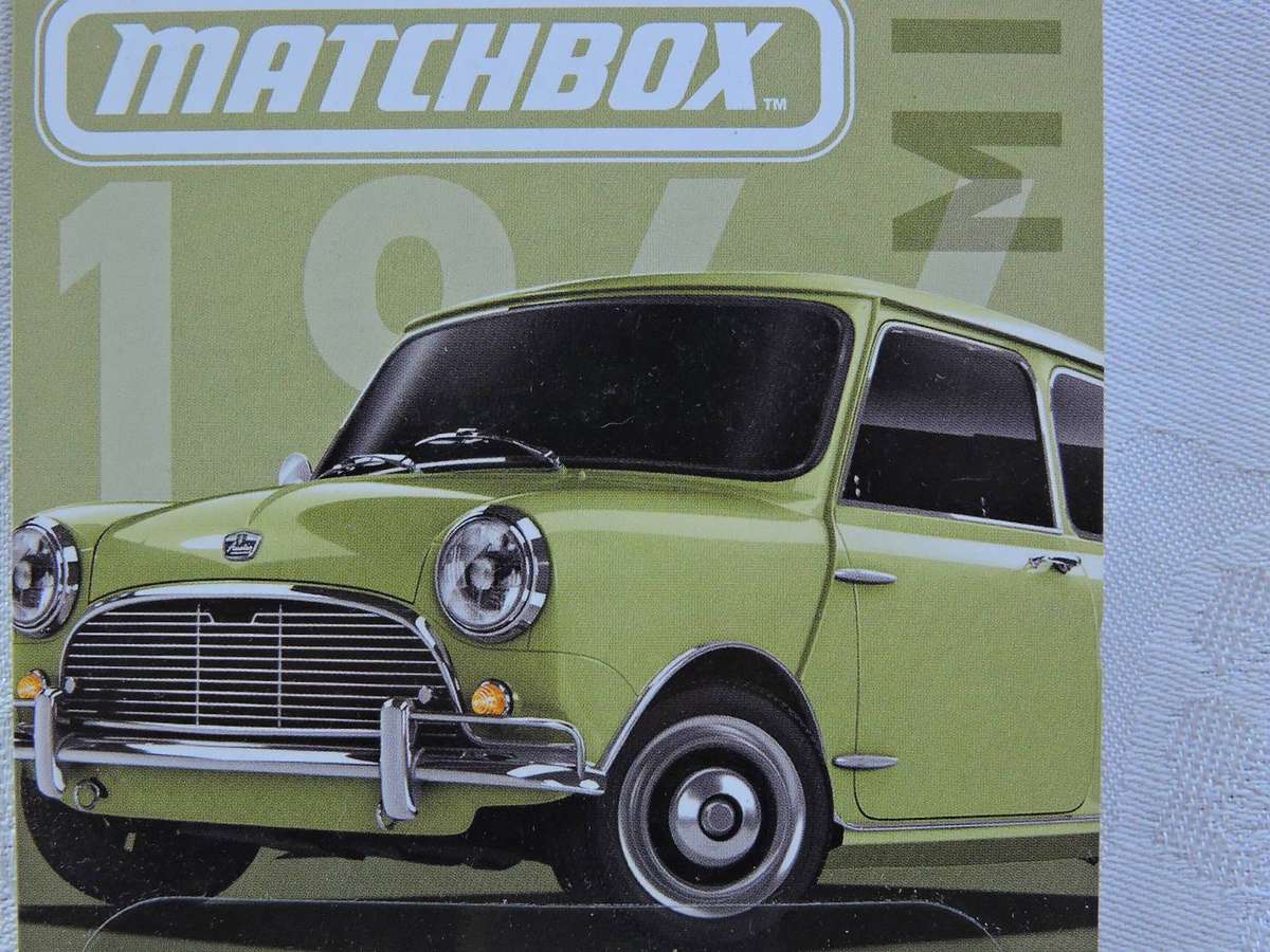 Matchbox AUSTIN MINI Cooper 1964 ( Green ) Long Card   Like Hot Wheels