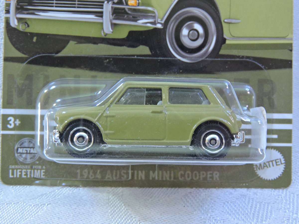 Matchbox AUSTIN MINI Cooper 1964 ( Green ) Long Card   Like Hot Wheels
