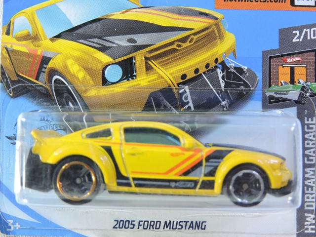 Hot Wheels FORD Mustang ( Yellow & Black stripe )