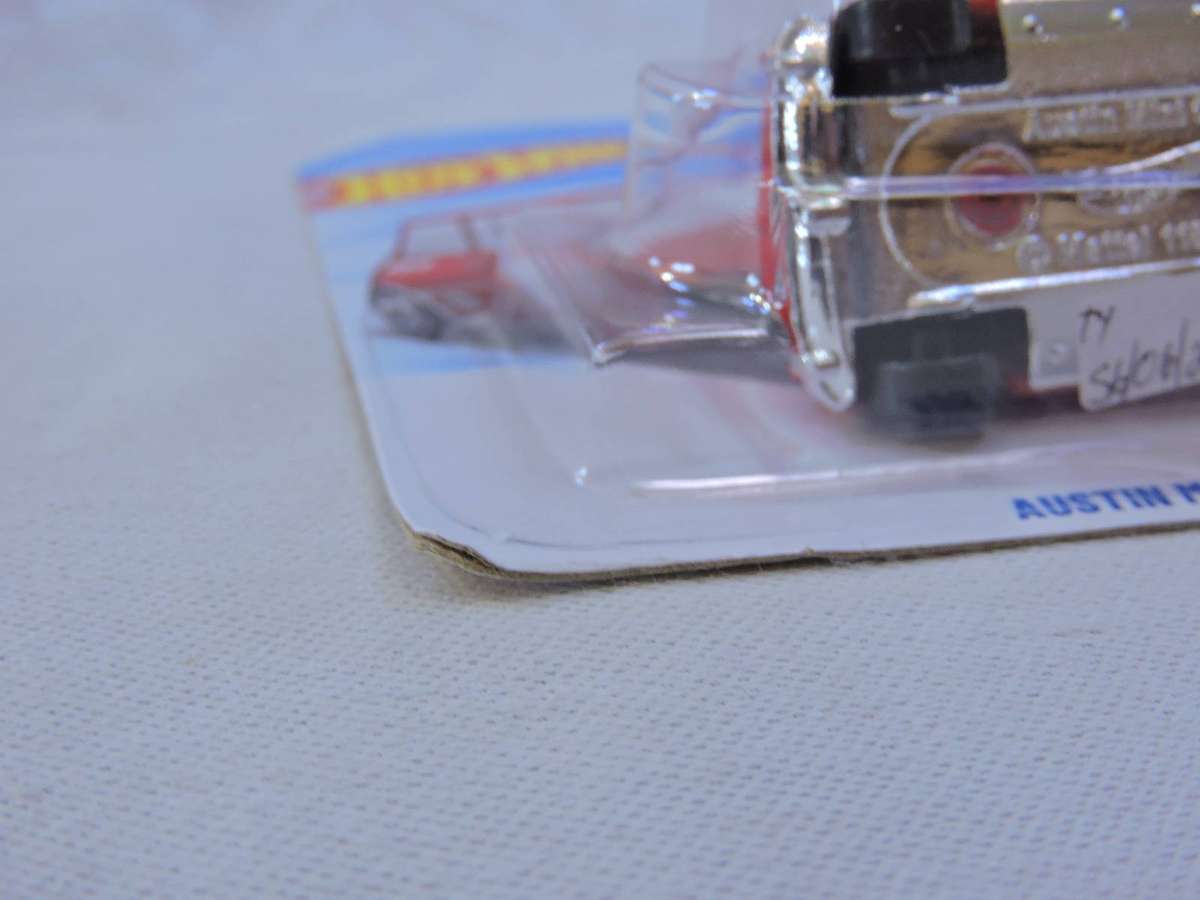 Hot wheels AUSTIN MINI Cooper S  ( Red white dot )
