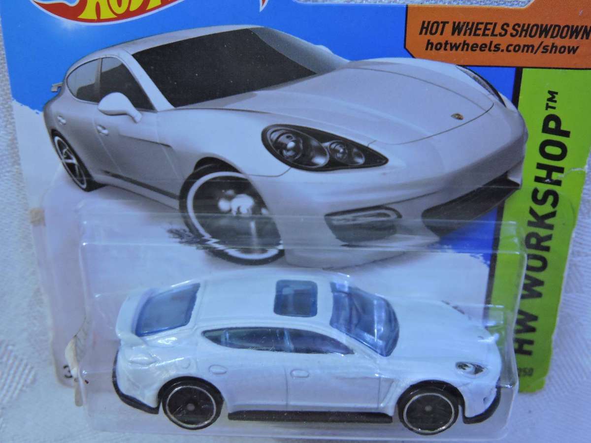 Hot Wheel PORSCHE Panamera ( Pearl Metallic White )