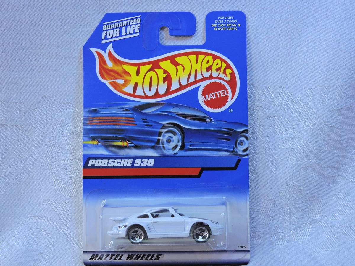 Hot Wheels PORSCHE 930 ( White ) Vintage 1999 release Full Metal.  27 Yrs old !!!