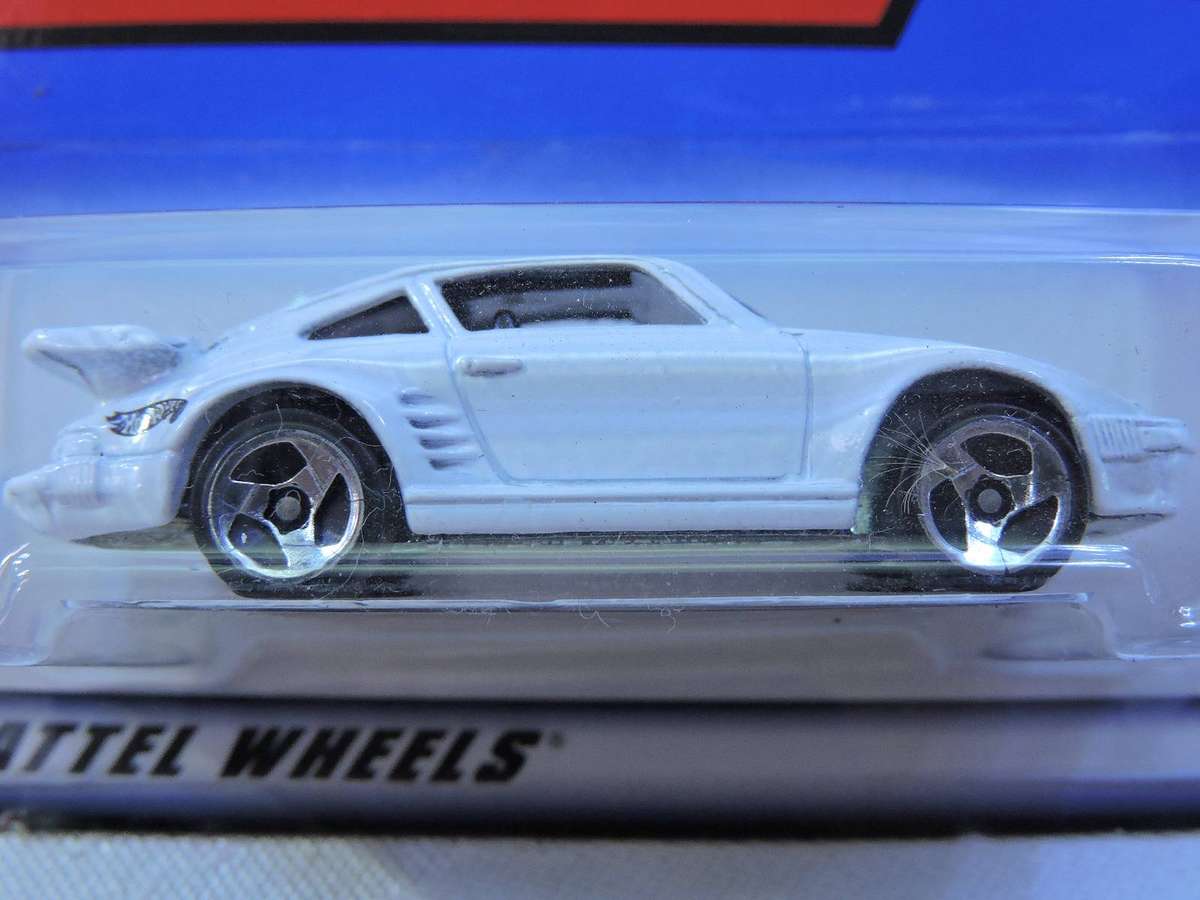 Hot Wheels PORSCHE 930 ( White ) Vintage 1999 release Full Metal.  27 Yrs old !!!