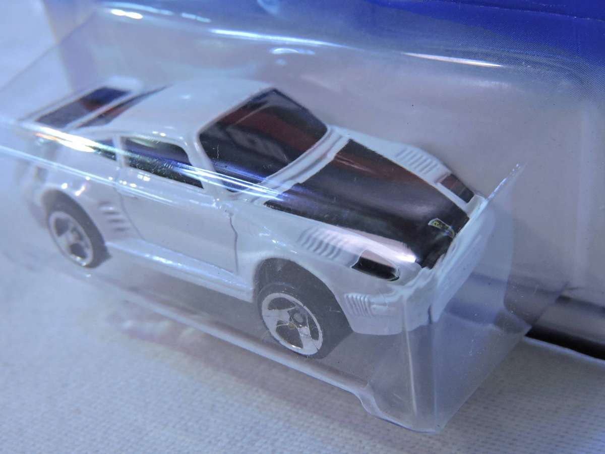 Hot Wheels PORSCHE 930 ( White ) Vintage 1999 release Full Metal.  27 Yrs old !!!
