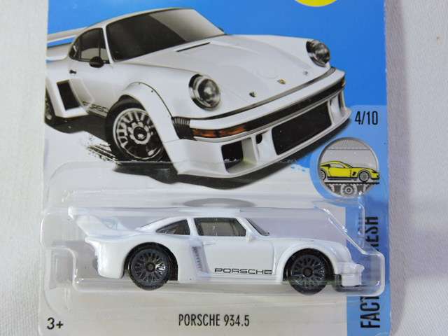 Hot Wheels PORSCHE 934.5 ( White )  Long Card