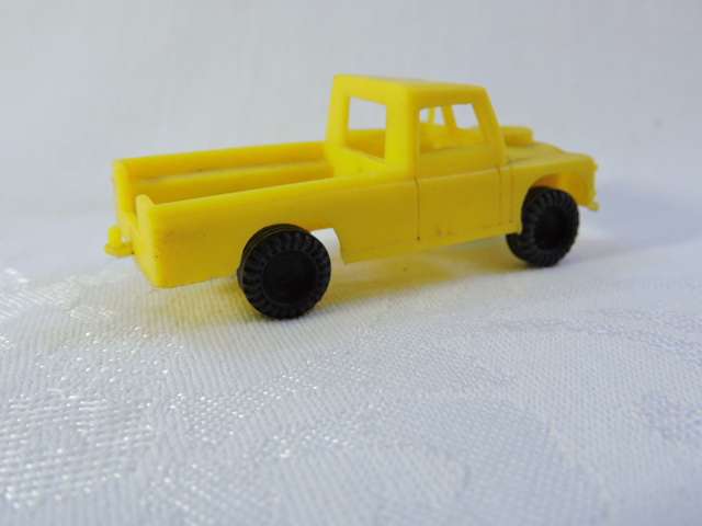 Vintage 1970 VAM Land Rover Series 111 Santana  Plastic model like Hot Wheels