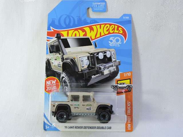 Hot Wheels LAND ROVER DEFENDER Double Cab Pickup Bakkie  ( Beige #822 ) Long Card