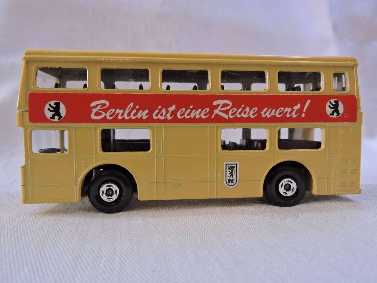 Matchbox K-15 Berlin Bus Superkings MIB ( Yellow ) Mint in Box