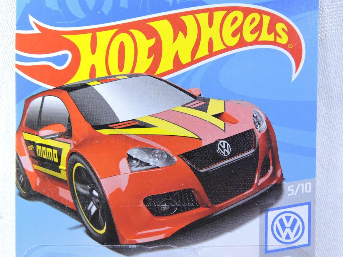 Hot Wheels VW VOLKSWAGEN GOLF GTi ( Red MOMO )  Long Card