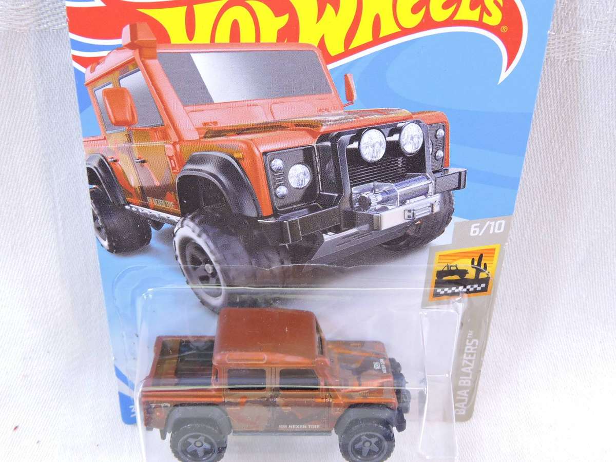 Hot Wheels LAND ROVER Defender Double Cab ( Bronze camo ) Long Card