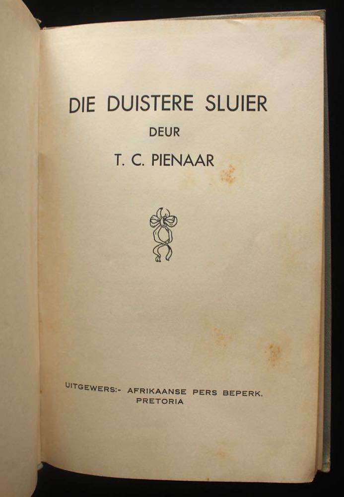 DIE DUISTERE SLUIER - T.C. PIENAAR (1934) - SKRYFSTER SE EERSTE BOEK