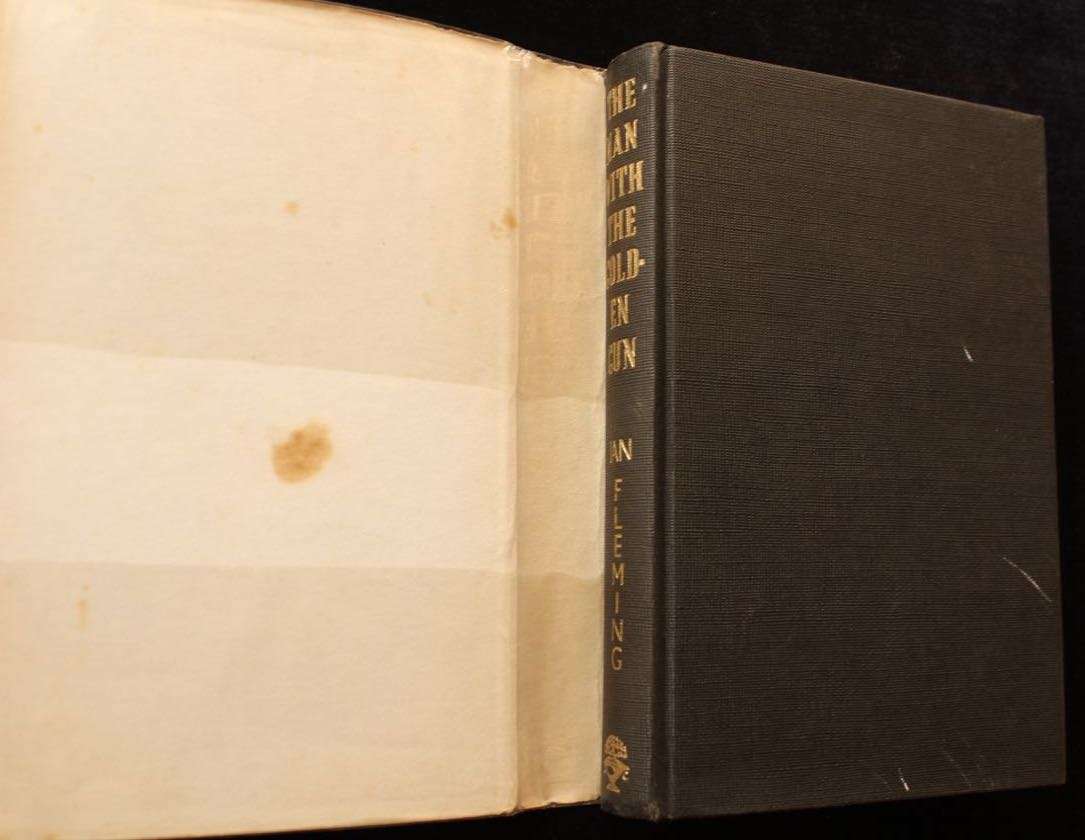 THE MAN WITH THE GOLDEN GUN by Ian Fleming (1965)