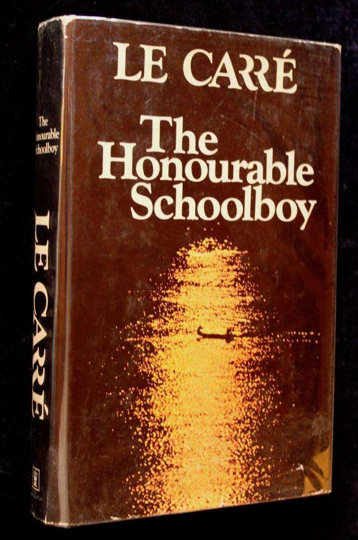 THE HONOURABLE SCHOOLBOY - JOHN LE CARRE (1977)
