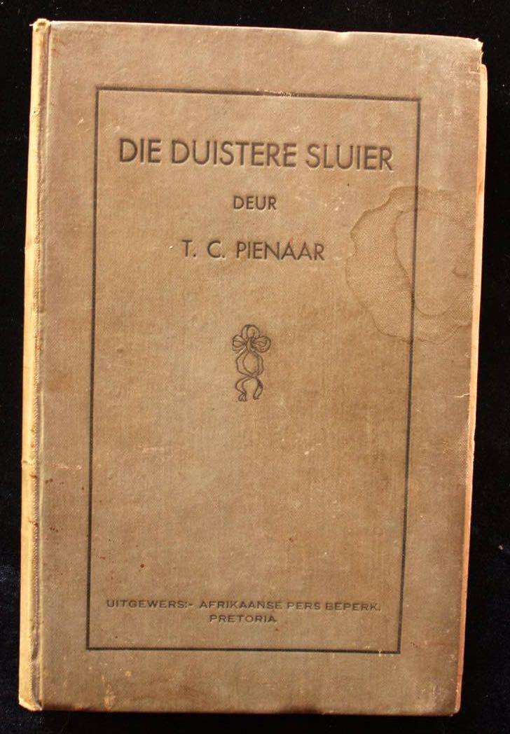 DIE DUISTERE SLUIER - T.C. PIENAAR (1934) - SKRYFSTER SE EERSTE BOEK