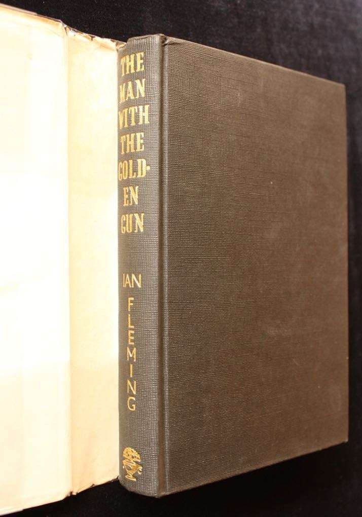 THE MAN WITH THE GOLDEN GUN by Ian Fleming (1965)