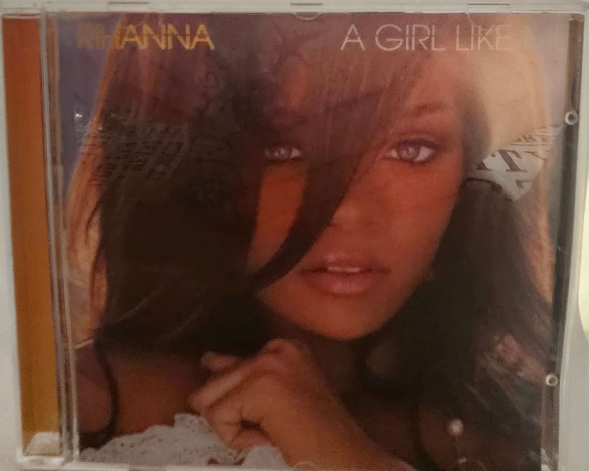 Rihanna A Girl like me  (3692)
