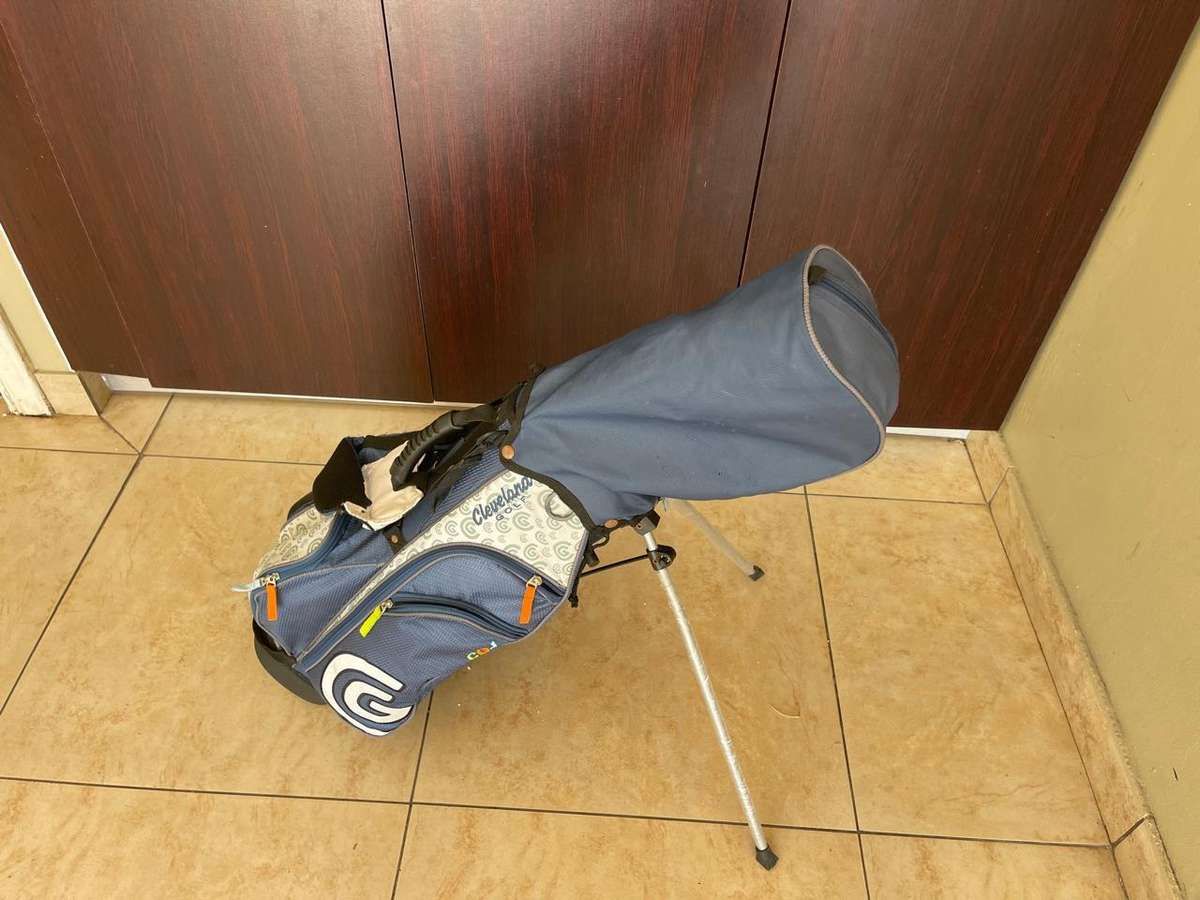 JUNIOR CLEVELAND GOLF SET FOR KIDS RIGHT HANDED