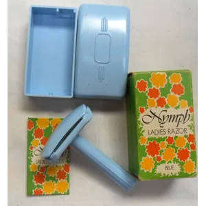 VINTAGE NYMPH LADIES BLUE RAZOR IN ORIGINAL BOX WITH RAZOR BLADE