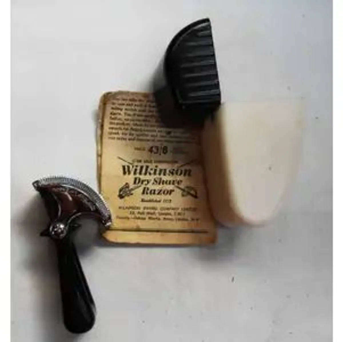 RARE VINTAGE 1948 WILKINSON DRY SHAVE RAZOR IN BAKELITE CASE WITH INSTRUCTIONS