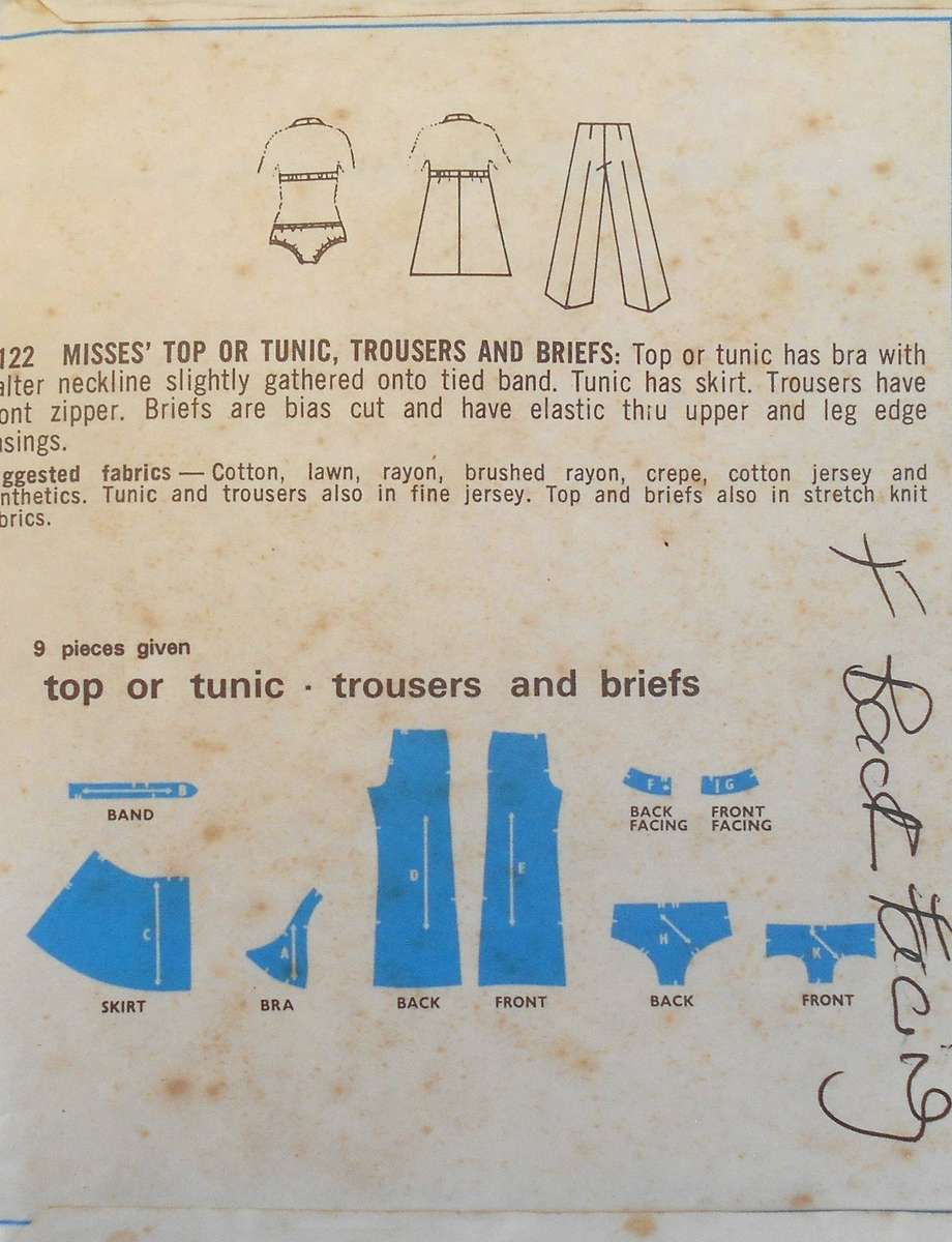VINTAGE STYLE 4122 TOP-TUNIC-PANTS-BRIEFS SIZE 10 BUST 32 1/2 -COMPLETE