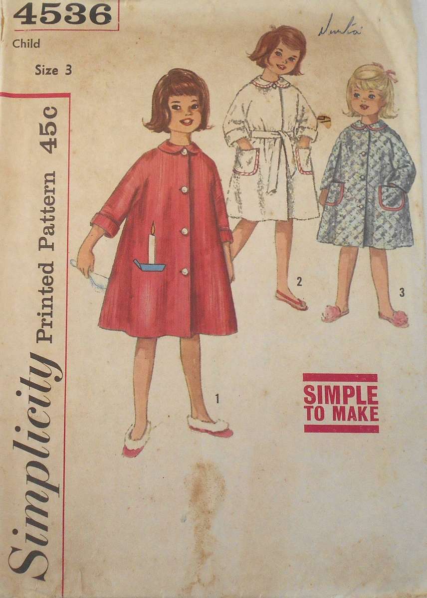 SIMPLICITY 4536 GIRLS ROBE WITH TRANSFER SIZE 3 YEARS COMPLETE WITH TRANSFER