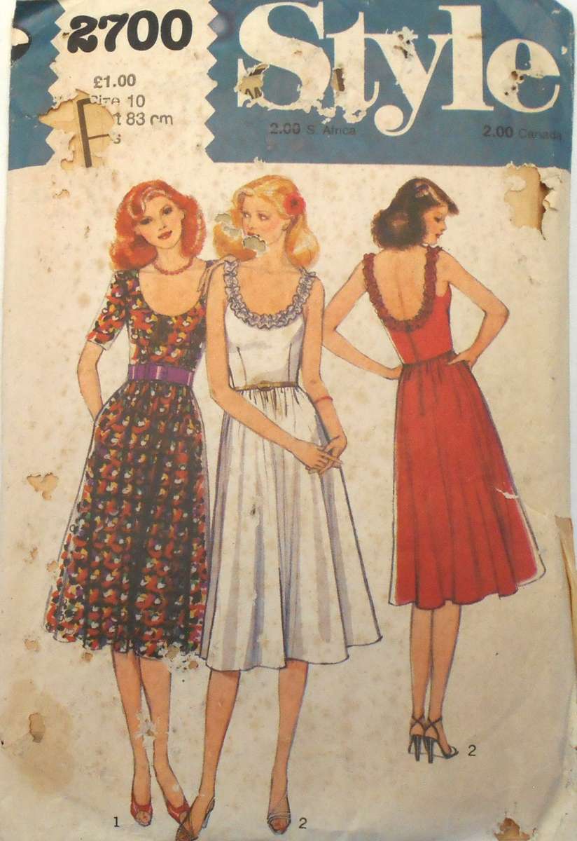 STYLE 2700 DRESS WITH SCOOPED NECKLINE SIZE 10 BUST 83 CM COMPLETE-ZIPLOC