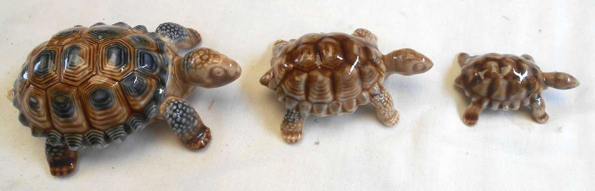 BOXED SETS OF WADE TORTOISES - LIDDED TORTOISE-MUM TORTOISE & BABY plus WHIMSIE TORTOISE