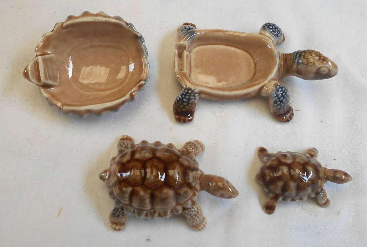 BOXED SETS OF WADE TORTOISES - LIDDED TORTOISE-MUM TORTOISE & BABY plus WHIMSIE TORTOISE