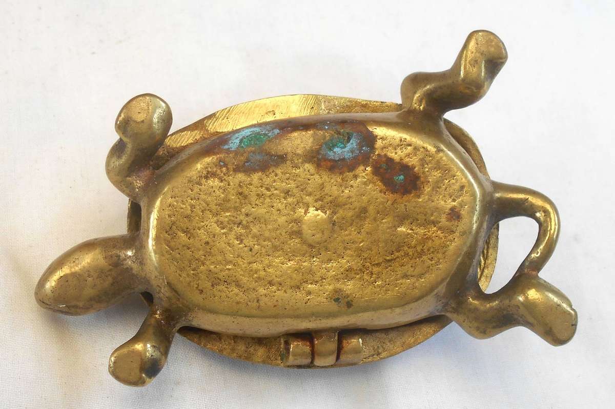 VINTAGE BRASS TORTOISE TRINKET BOX WITH HINDGED LID - LENGTH 11.5 CM & WEIGHT 322 GRAMS