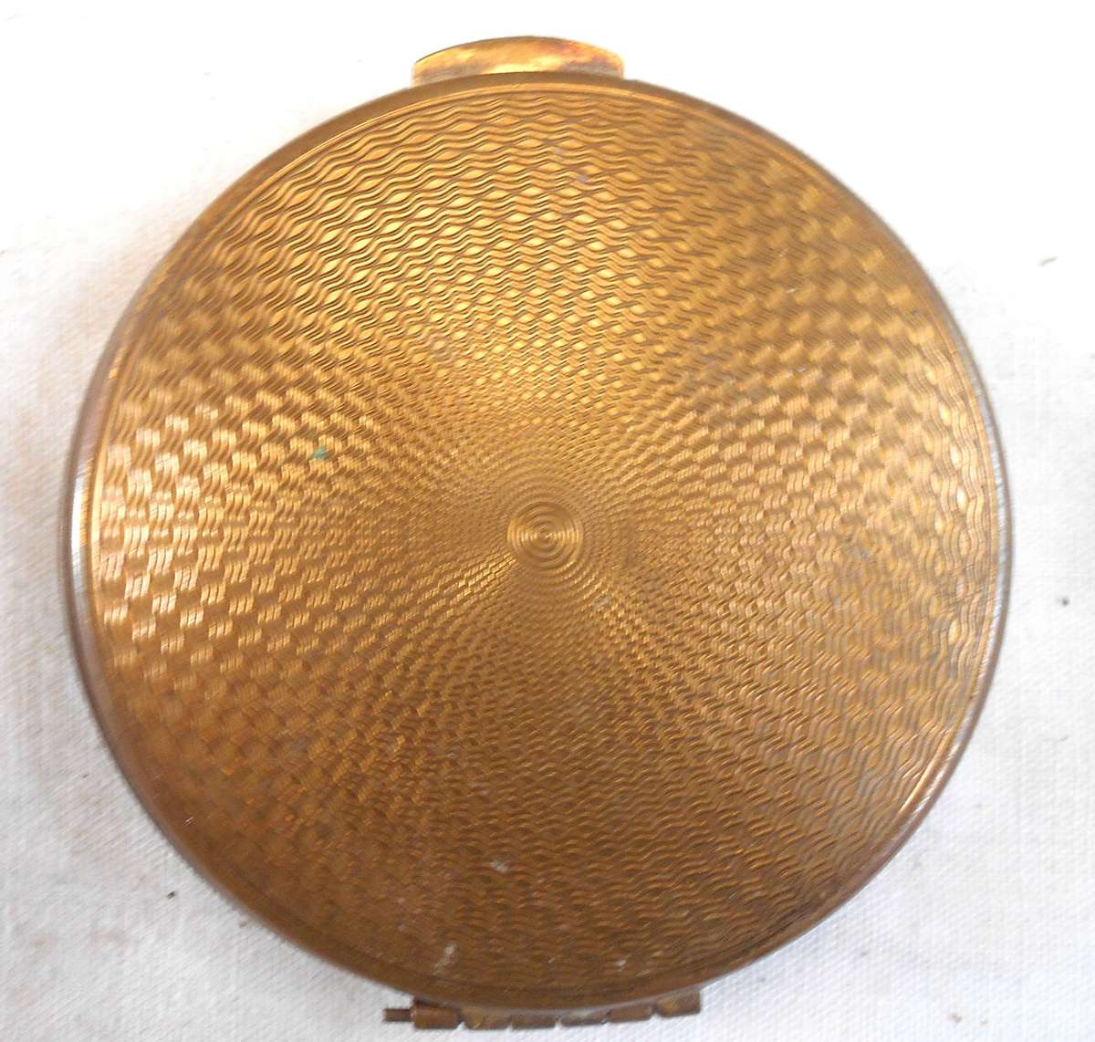 Vintage SMALL GOLD TONE ART DECO KGU POWDER COMPACT - 6.5 CM DIAMETER