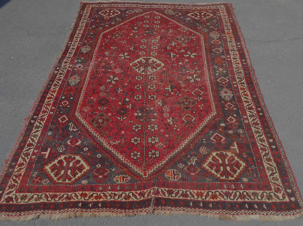 Vintage Red colour Persian Qashqai Carpet   210 cm x 151cm   Hand Knotted with character
