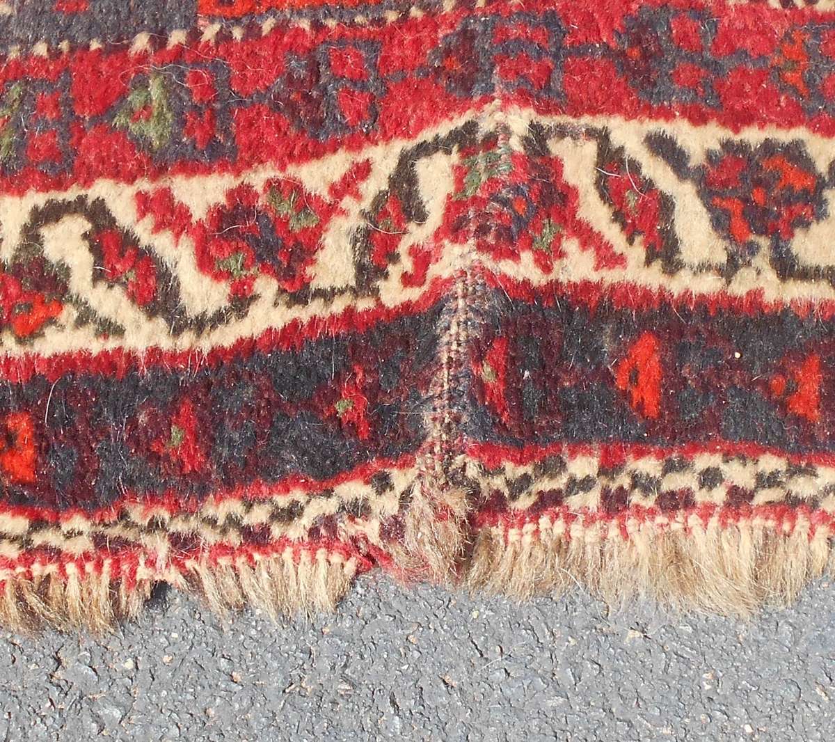 Vintage Red colour Persian Qashqai Carpet   210 cm x 151cm   Hand Knotted with character