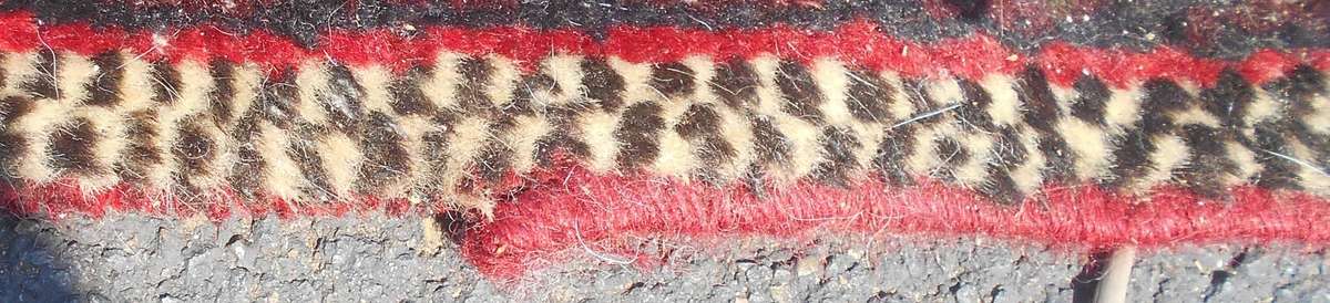 Vintage Red colour Persian Qashqai Carpet   210 cm x 151cm   Hand Knotted with character