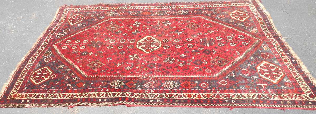 Vintage Red colour Persian Qashqai Carpet   210 cm x 151cm   Hand Knotted with character