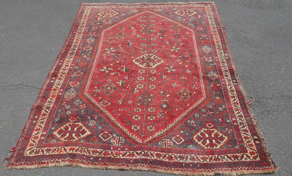 Vintage Red colour Persian Qashqai Carpet   210 cm x 151cm   Hand Knotted with character