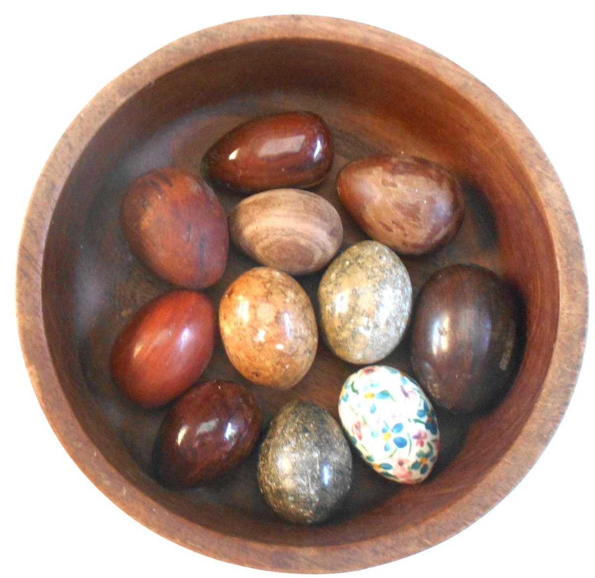 LOVELY WOODEN BOWL WITH TEN (10) SPECIMEN EGGS - 5 WOODEN AND 5 QUARTZ ROCK