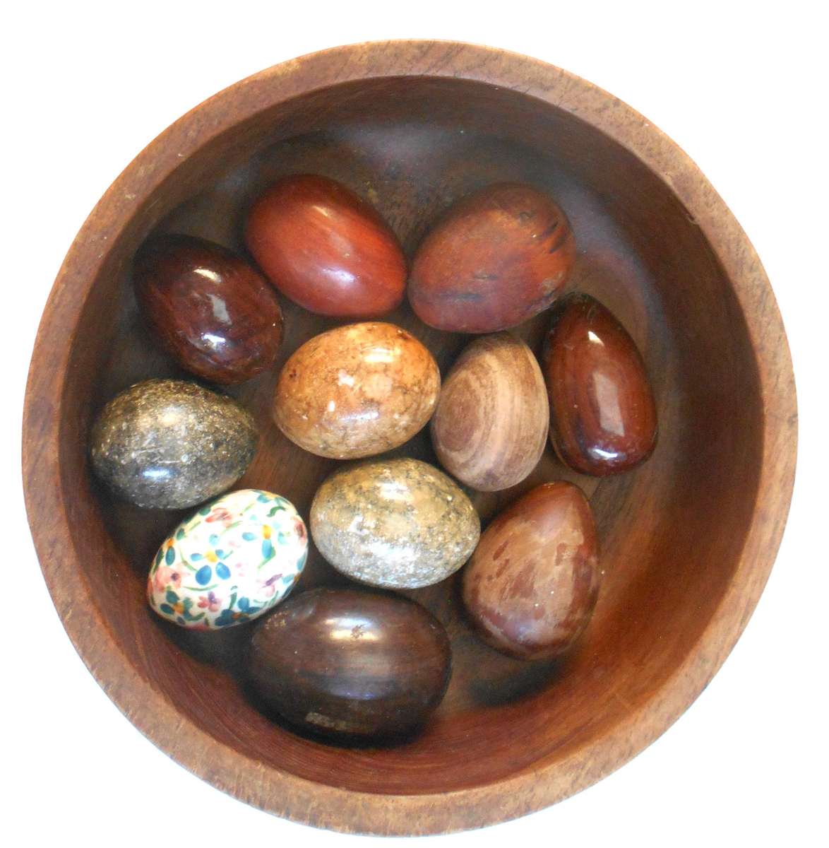 LOVELY WOODEN BOWL WITH TEN (10) SPECIMEN EGGS - 5 WOODEN AND 5 QUARTZ ROCK