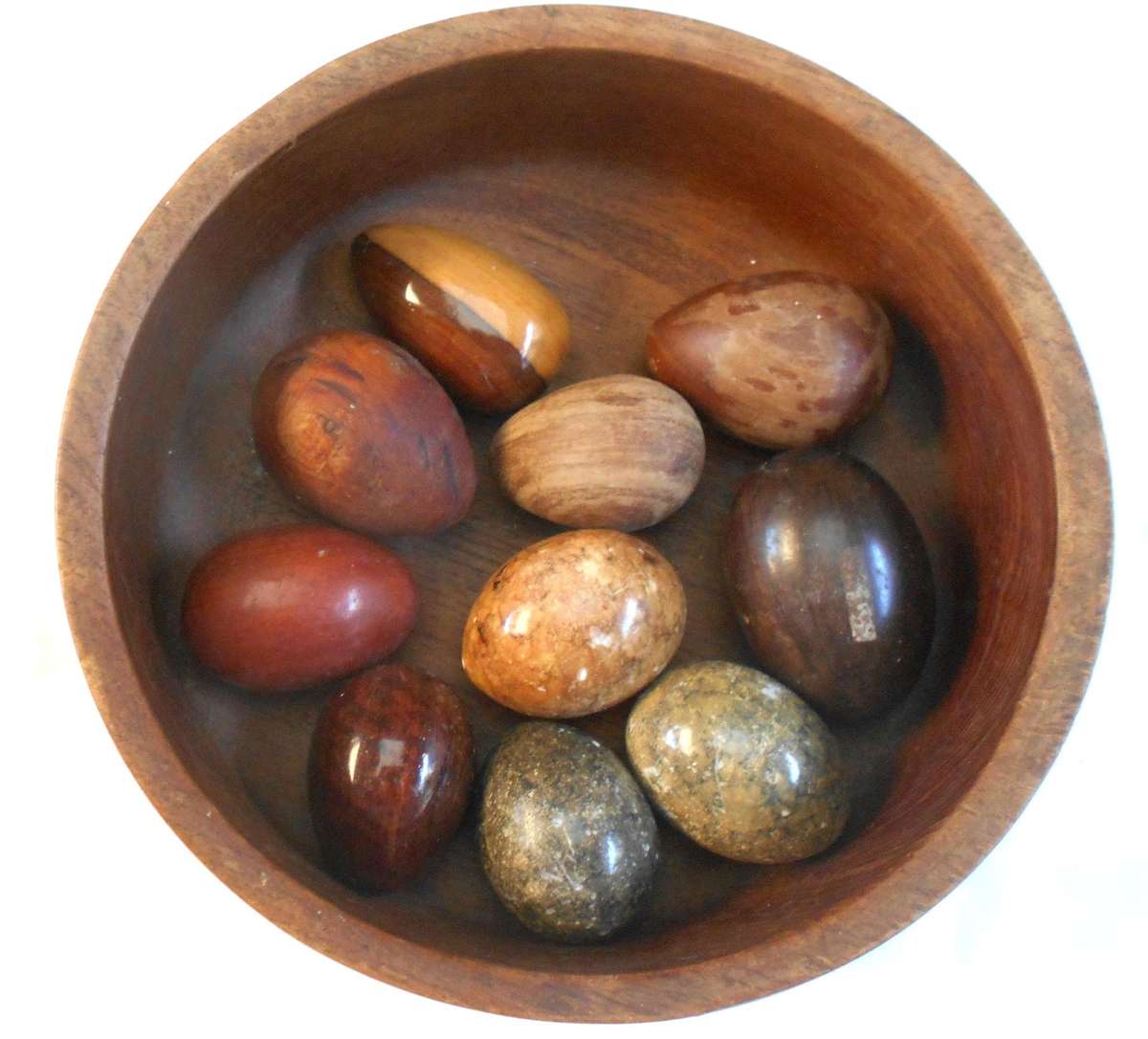 LOVELY WOODEN BOWL WITH TEN (10) SPECIMEN EGGS - 5 WOODEN AND 5 QUARTZ ROCK