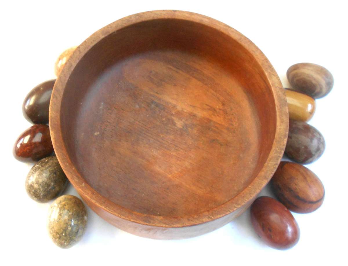 LOVELY WOODEN BOWL WITH TEN (10) SPECIMEN EGGS - 5 WOODEN AND 5 QUARTZ ROCK