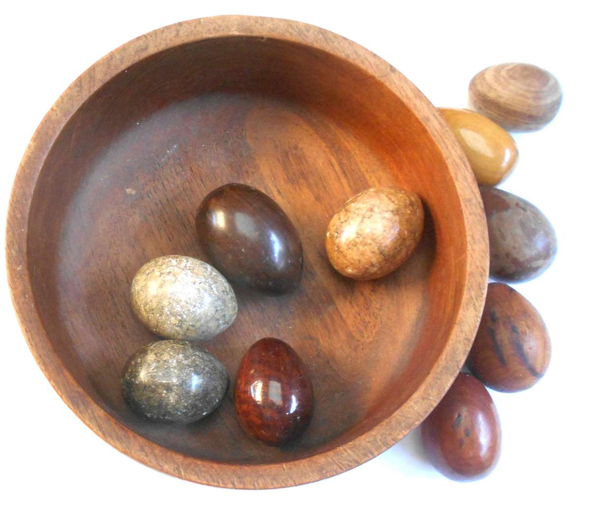 LOVELY WOODEN BOWL WITH TEN (10) SPECIMEN EGGS - 5 WOODEN AND 5 QUARTZ ROCK