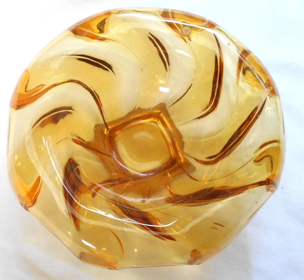 Vintage DAVIDSON Amber glass bowl with swirl -MADE IN ENGLAND-in excellent condition
